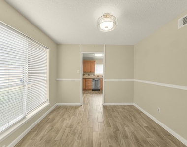 3638 Village Grove Drive - Photo Thumbnail 9