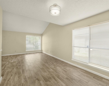 3638 Village Grove Drive - Photo Thumbnail 13