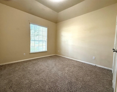3221 River Birch Drive - Photo Thumbnail 16