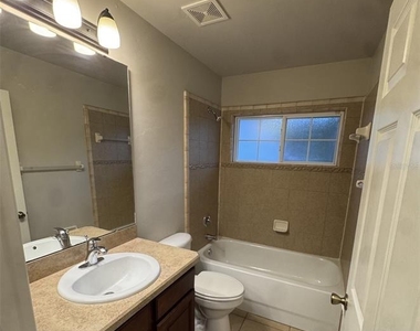 8390 Sw 78th Road - Photo Thumbnail 6