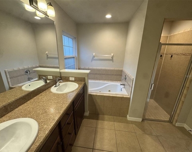 8390 Sw 78th Road - Photo Thumbnail 8