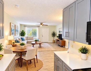 378 W Rosewood Lane - Photo Thumbnail 8