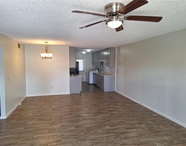 378 W Rosewood Lane - Photo Thumbnail 7