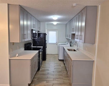 378 W Rosewood Lane - Photo Thumbnail 3