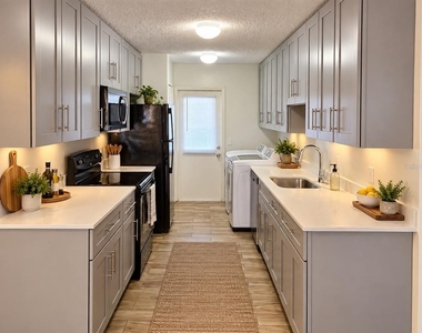 378 W Rosewood Lane - Photo Thumbnail 2