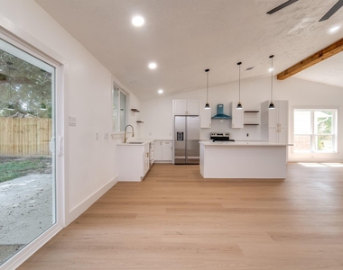 9002 Enchanted Forest Drive - Photo Thumbnail 10