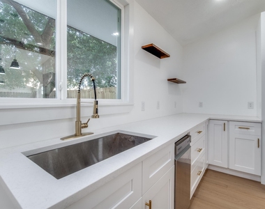 9002 Enchanted Forest Drive - Photo Thumbnail 12
