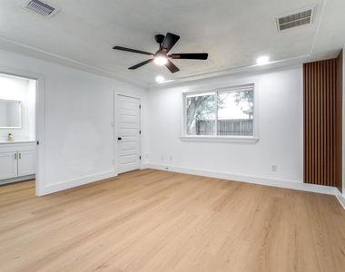 9002 Enchanted Forest Drive - Photo Thumbnail 28