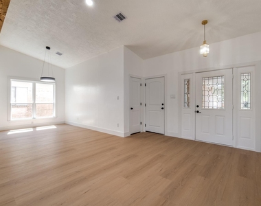 9002 Enchanted Forest Drive - Photo Thumbnail 7