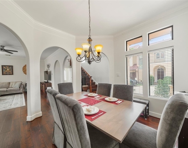 11020 Little John Way - Photo Thumbnail 9
