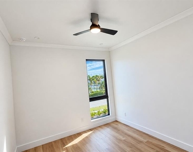 3609 Bal Harbor Boulevard - Photo Thumbnail 7
