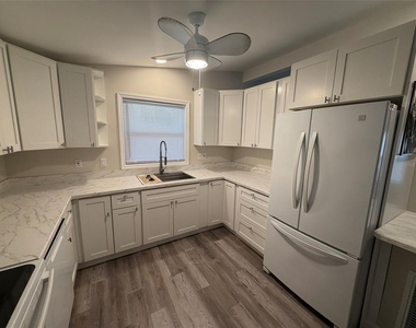 3683 Stockton - Photo Thumbnail 5