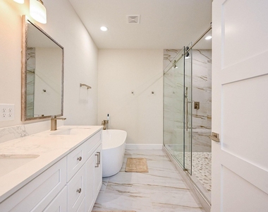 4746 Mallow Street E - Photo Thumbnail 13