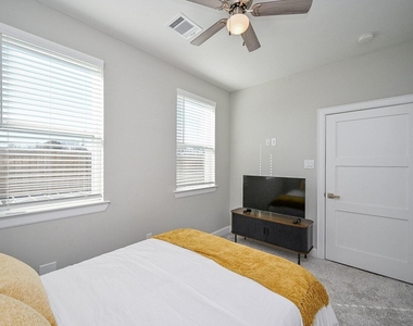 4746 Mallow Street E - Photo Thumbnail 15