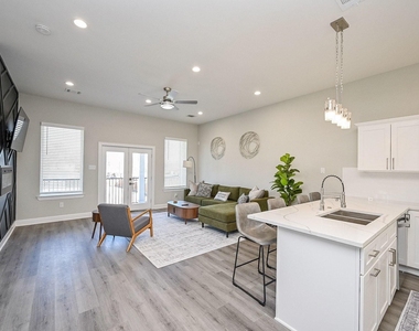 4746 Mallow Street E - Photo Thumbnail 2