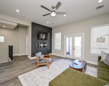 4746 Mallow Street E - Photo Thumbnail 3