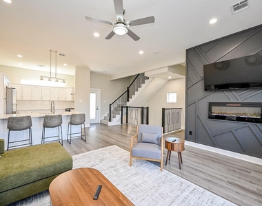 4746 Mallow Street E - Photo Thumbnail 5