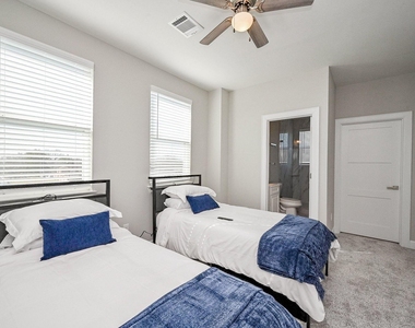 4746 Mallow Street E - Photo Thumbnail 18