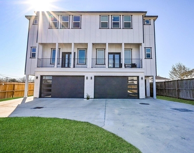 4746 Mallow Street E - Photo Thumbnail 1
