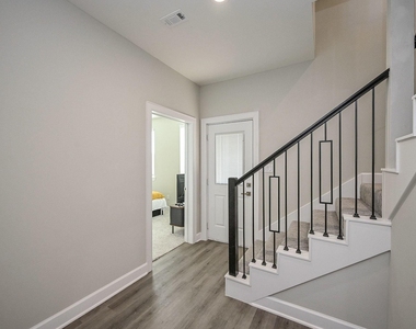 4746 Mallow Street E - Photo Thumbnail 10
