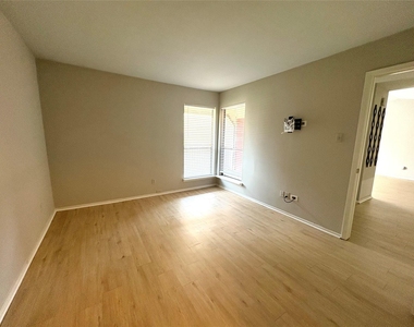 2025 Augusta Drive - Photo Thumbnail 6