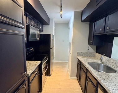 2025 Augusta Drive - Photo Thumbnail 10