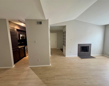 2025 Augusta Drive - Photo Thumbnail 2