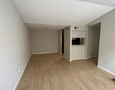2025 Augusta Drive - Photo Thumbnail 7