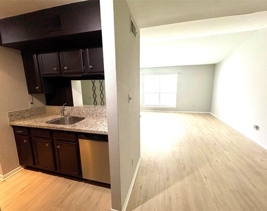 2025 Augusta Drive - Photo Thumbnail 5