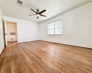 2126 Banks Street - Photo Thumbnail 23