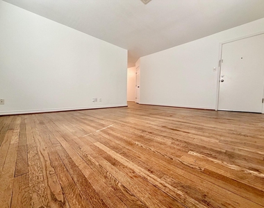 2126 Banks Street - Photo Thumbnail 11