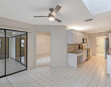 4799 Oak Forest Drive W - Photo Thumbnail 16