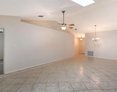 4799 Oak Forest Drive W - Photo Thumbnail 14