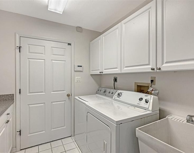 4799 Oak Forest Drive W - Photo Thumbnail 31