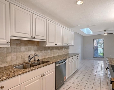 4799 Oak Forest Drive W - Photo Thumbnail 17
