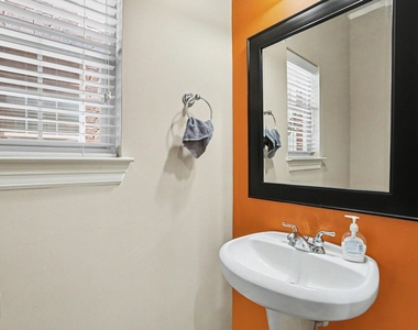 1502 Olive Place - Photo Thumbnail 5