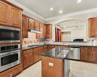 1502 Olive Place - Photo Thumbnail 7