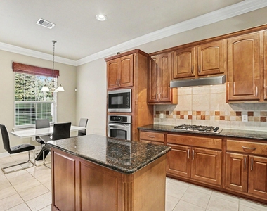 1502 Olive Place - Photo Thumbnail 6