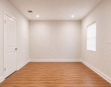 108 Mission Hills Avenue - Photo Thumbnail 5
