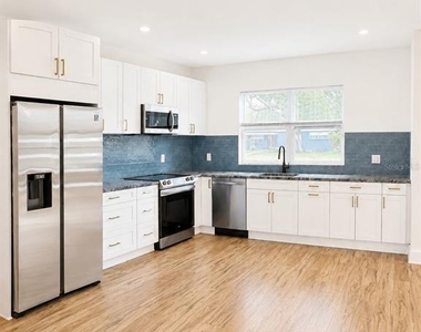 108 Mission Hills Avenue - Photo Thumbnail 4