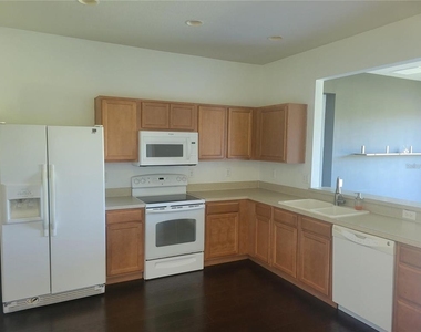 9761 50th Street Circle E - Photo Thumbnail 4