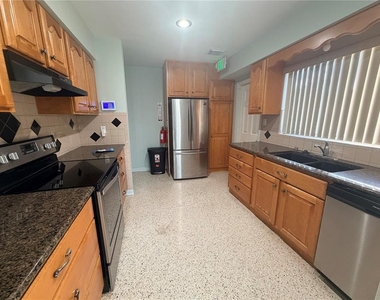 3111 26th Street W - Photo Thumbnail 4