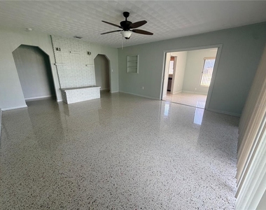 3111 26th Street W - Photo Thumbnail 8
