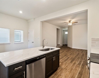408 W Marlin Street - Photo Thumbnail 5