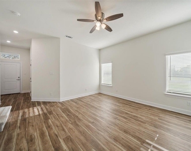 408 W Marlin Street - Photo Thumbnail 7