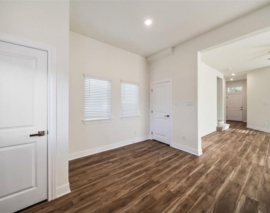 408 W Marlin Street - Photo Thumbnail 8