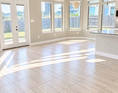 2135 Wisteria Cove Dr - Photo Thumbnail 16