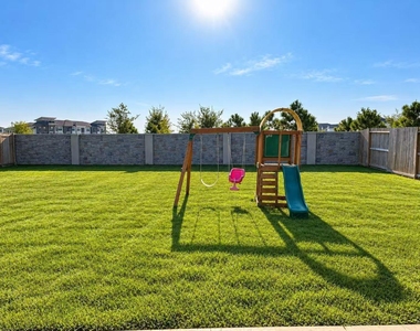 2135 Wisteria Cove Dr - Photo Thumbnail 25