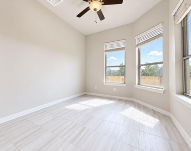 2135 Wisteria Cove Dr - Photo Thumbnail 12