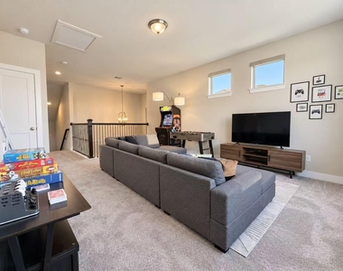 2135 Wisteria Cove Dr - Photo Thumbnail 20